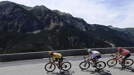 El colombiano Richard Carapaz lució el maillot amarillo durante la etapa 4 del Tour de Francia
