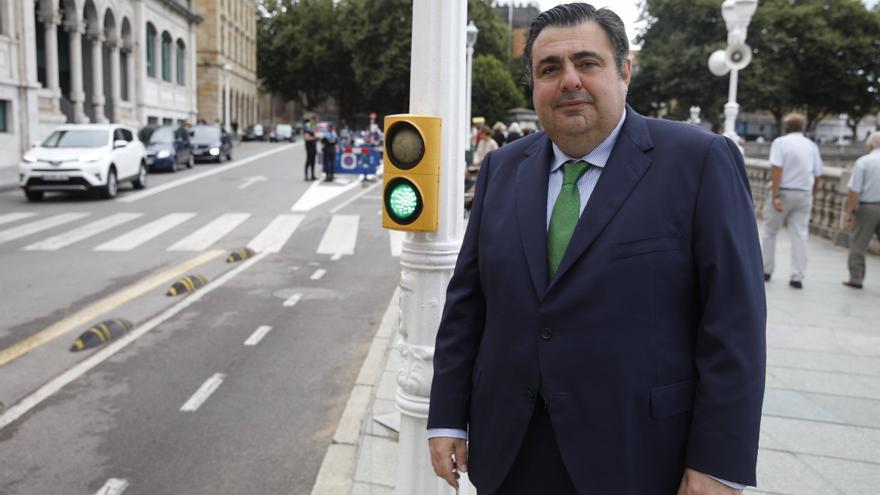 Pelayo Barcia acusa al Principado de &quot;bloquear&quot; el Centro de Transportes
