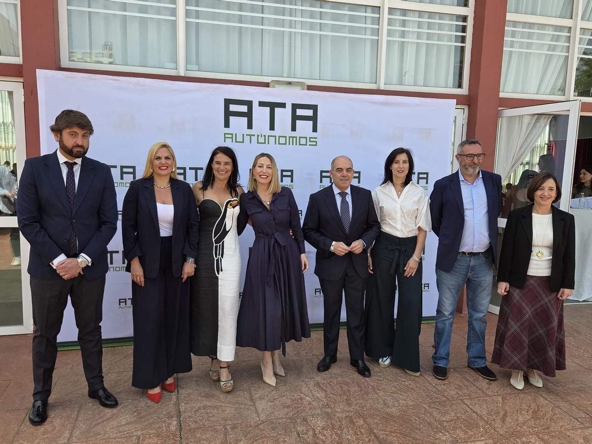 Autoridades en la Asamablea Electoral de ATA Extremadura.