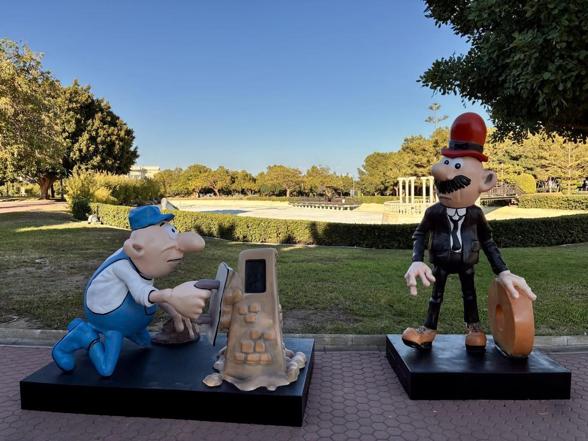 Algunas de las esculturas se han creado expresamente para Torremolinos, como la de Otilio con la Torre de Pimentel.