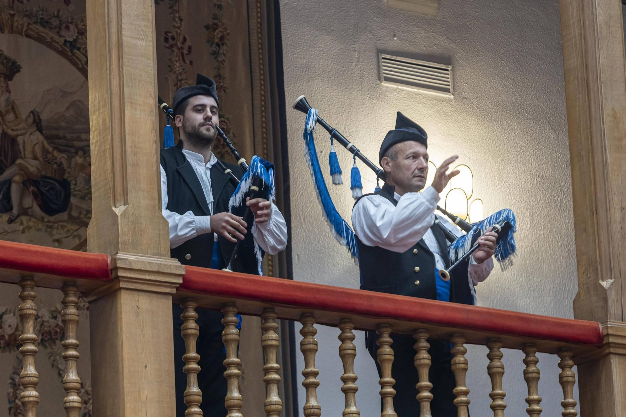 La Asociación Día de Galicia en Asturias entrega su medalla de oro a Adrián Barbón y Carmen Moriyón