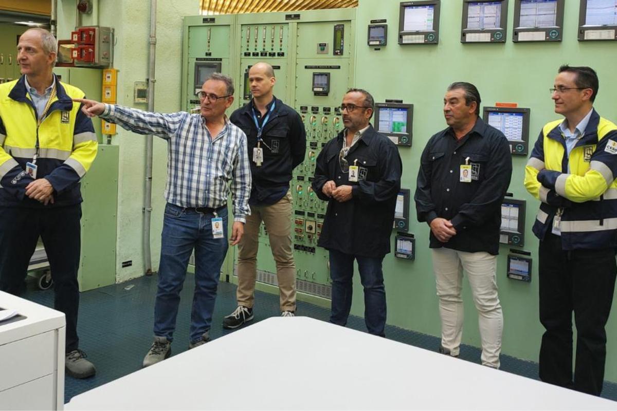 Morales durante una visita a la Central Nuclear de Almaraz.