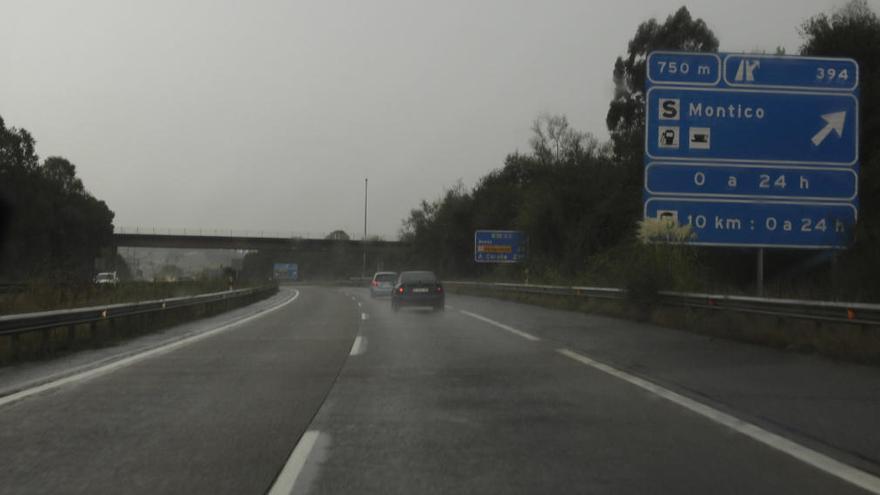 La autopista &quot;Y&quot; a su paso por el Montico.