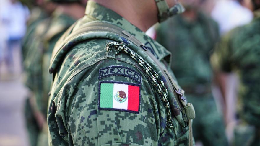 Militares mexicanos neutralizan a diez sicarios que les atacaron en Michoacán