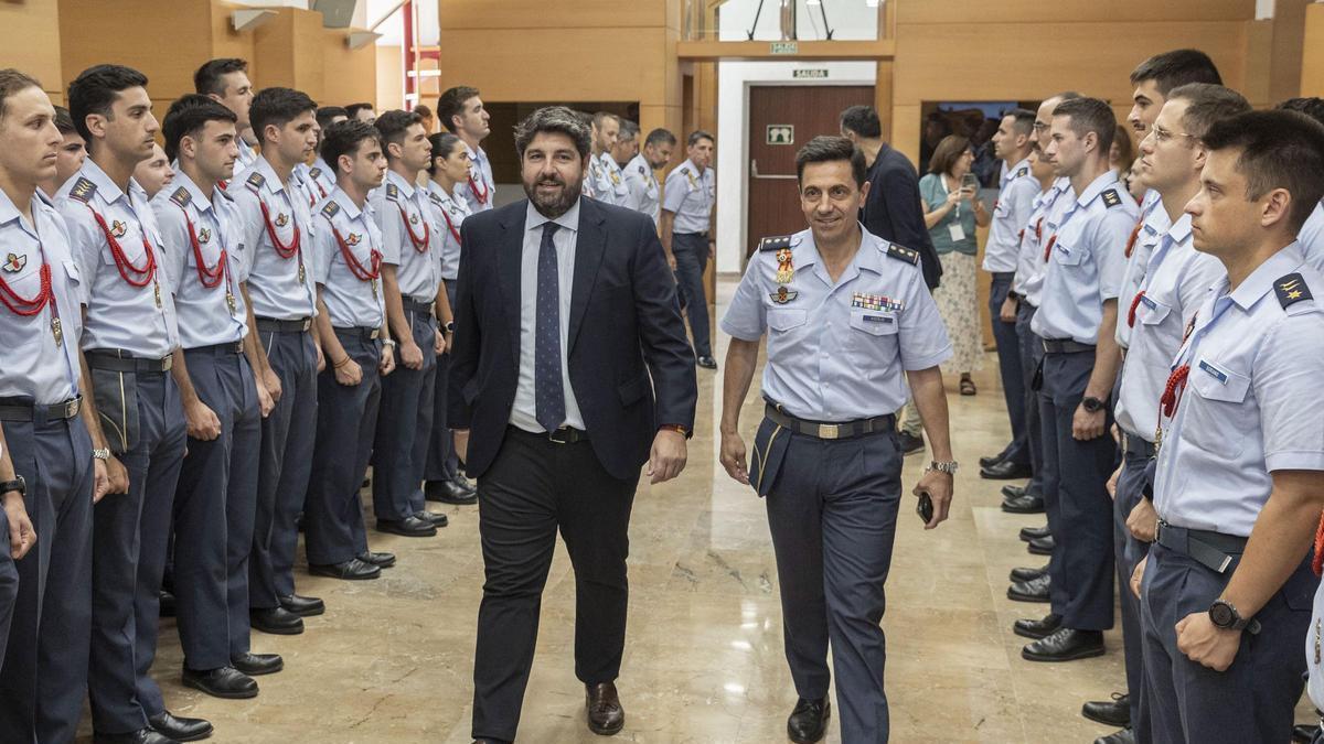 Recepción a los alumnos que han concluido su periodo de formación en la Academia General del Aire