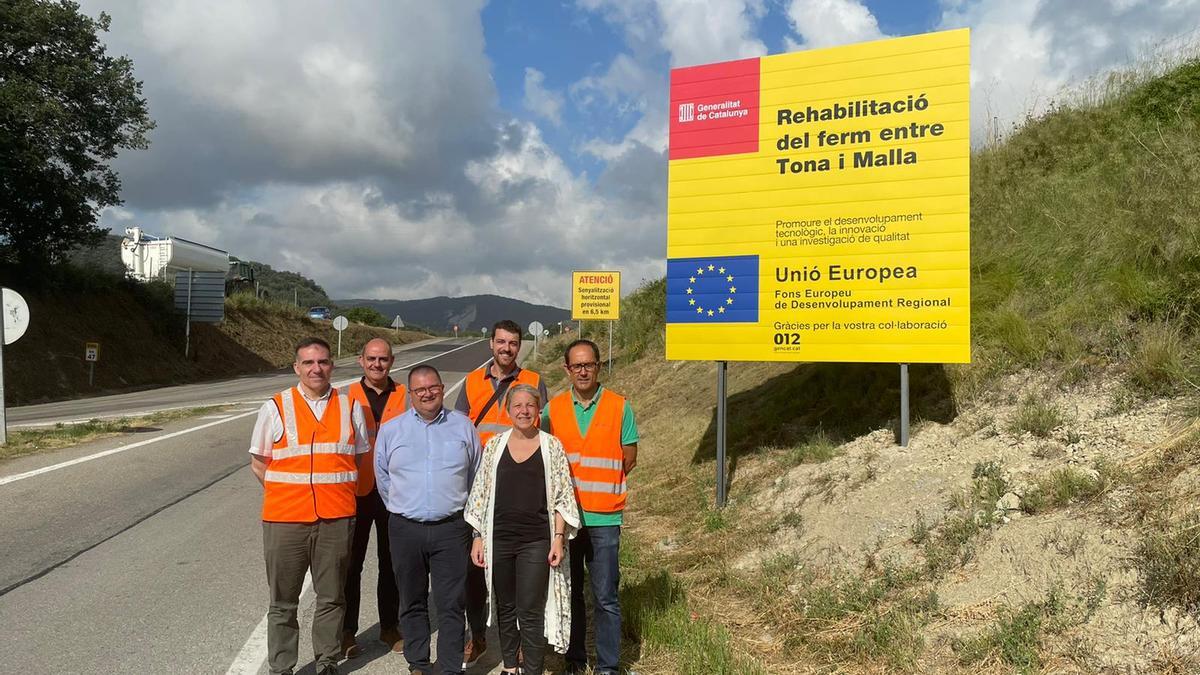 Rosa Vestit i Toni Massegú amb tècnics del Servei Territorial de Carreteres