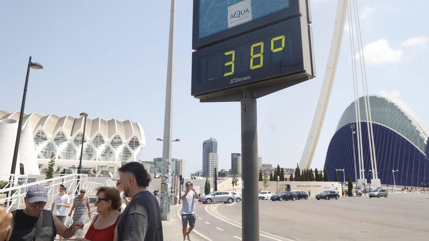 Poniente, calor extremo y alerta en el litoral de València y sur de Alicante