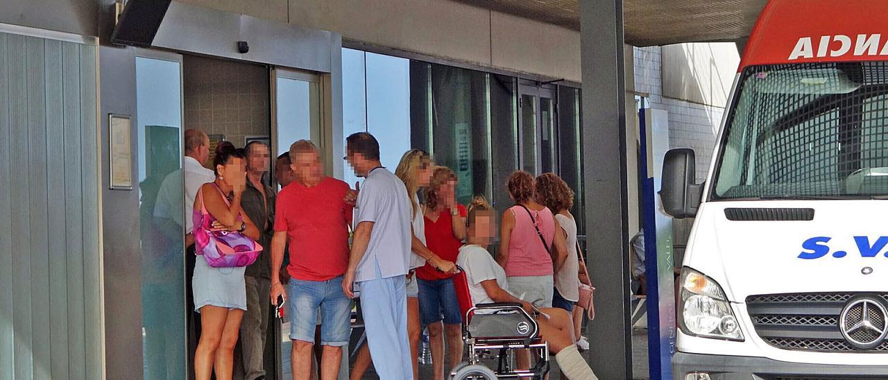 El Hospital de Torrevieja recibe a diario en torno a 300 urgencias pese a tener una baja incidencia de hospitalización covid