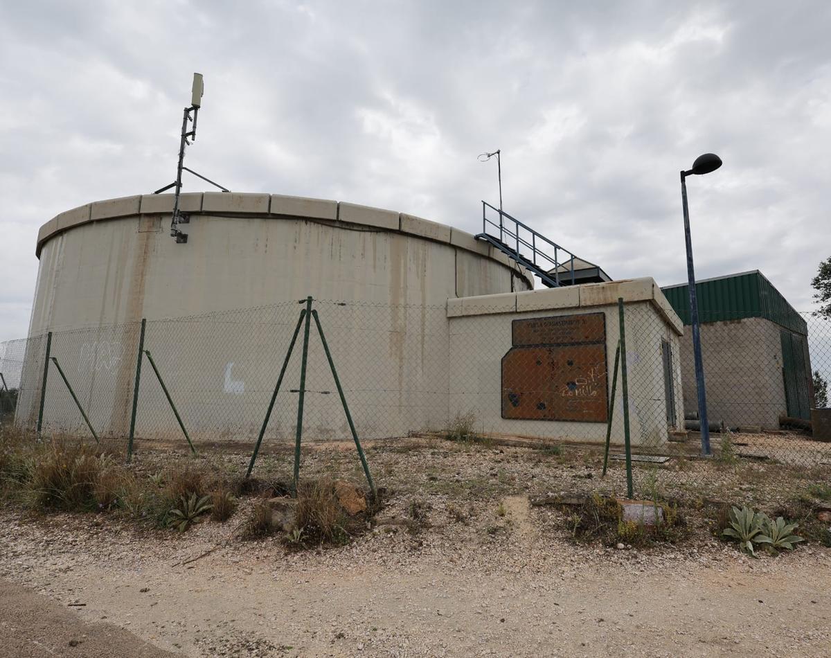 El depósito de la Comuna suministra a Castelló, Manuel, Sant Joanet, Senyera y l'Énova.