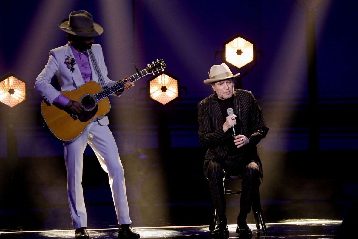 Sabina y Leiva interpretan 'Tan joven y tan viejo' en la gala de los Goya