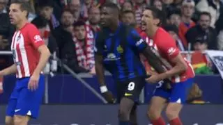 Thuram toca los huevos a Savic y... el pique acaba en cachondeo y una colleja