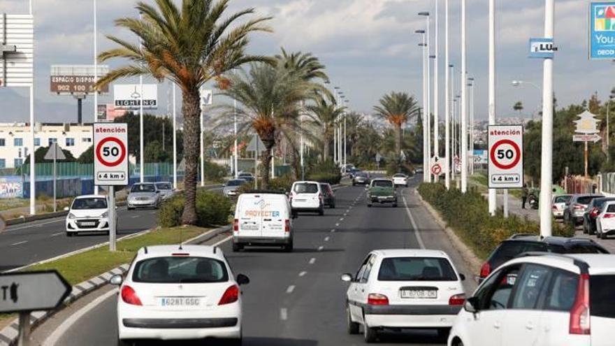 La Generalitat prohíbe circular a más de 50 km/h en el mayor acceso a Torrevieja