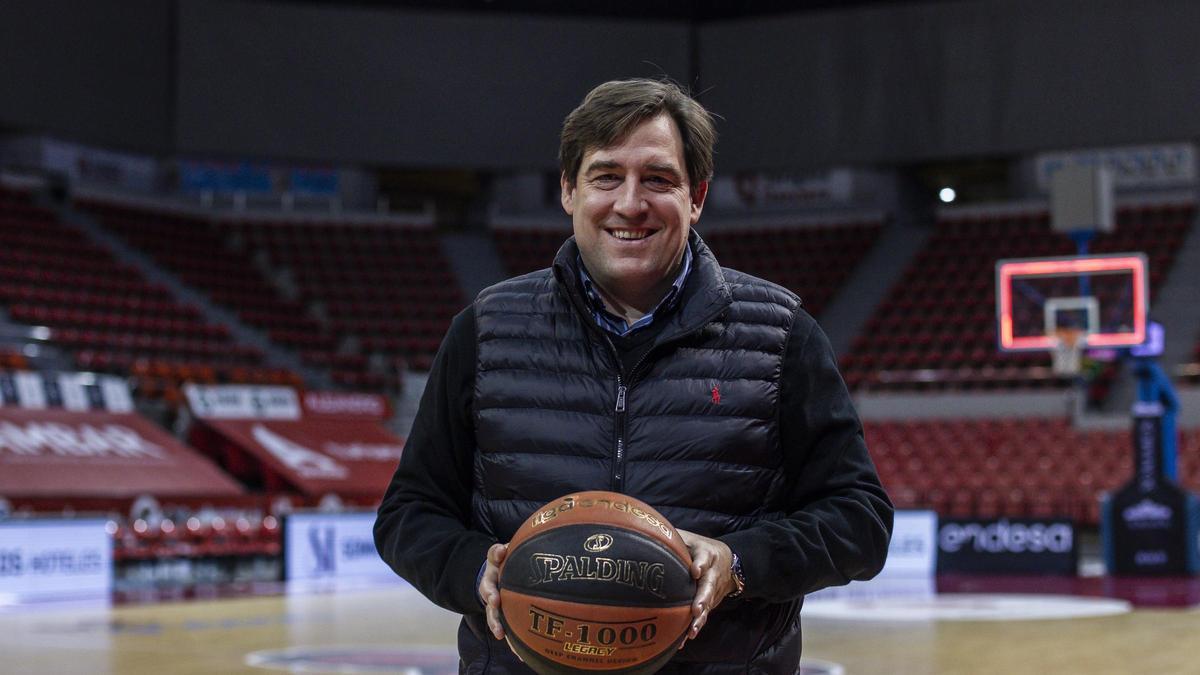 Reynaldo Benito posa en el Príncipe Felipe