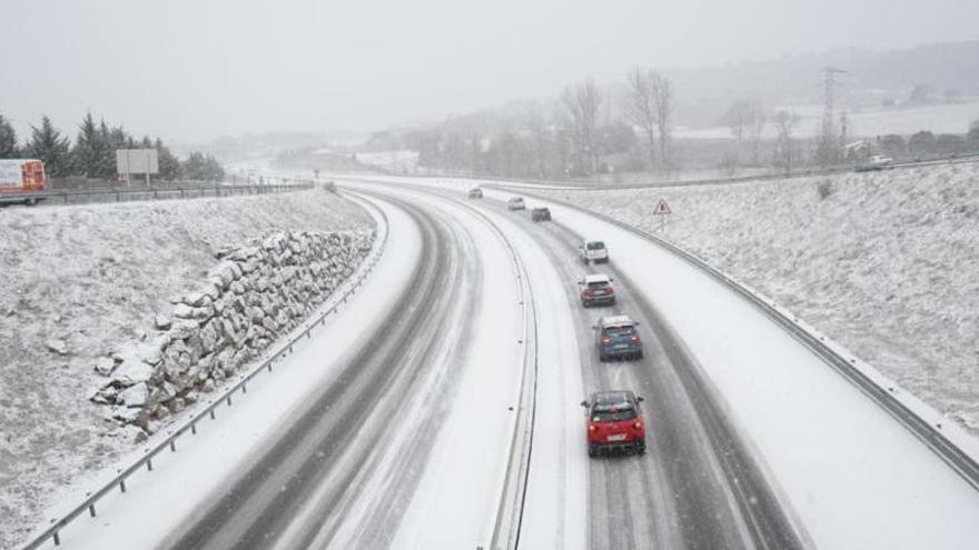 Neu a la C-16, a Gironella