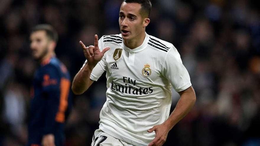 Lucas Vázquez celebra su gol al Valencia, el segundo y definitivo del Madrid anoche en el Bernabéu.