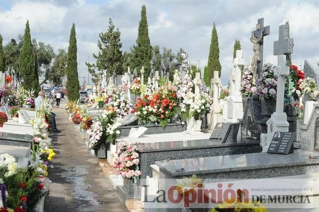 Día de Todos los Santos en el Cemeneterio de Espin