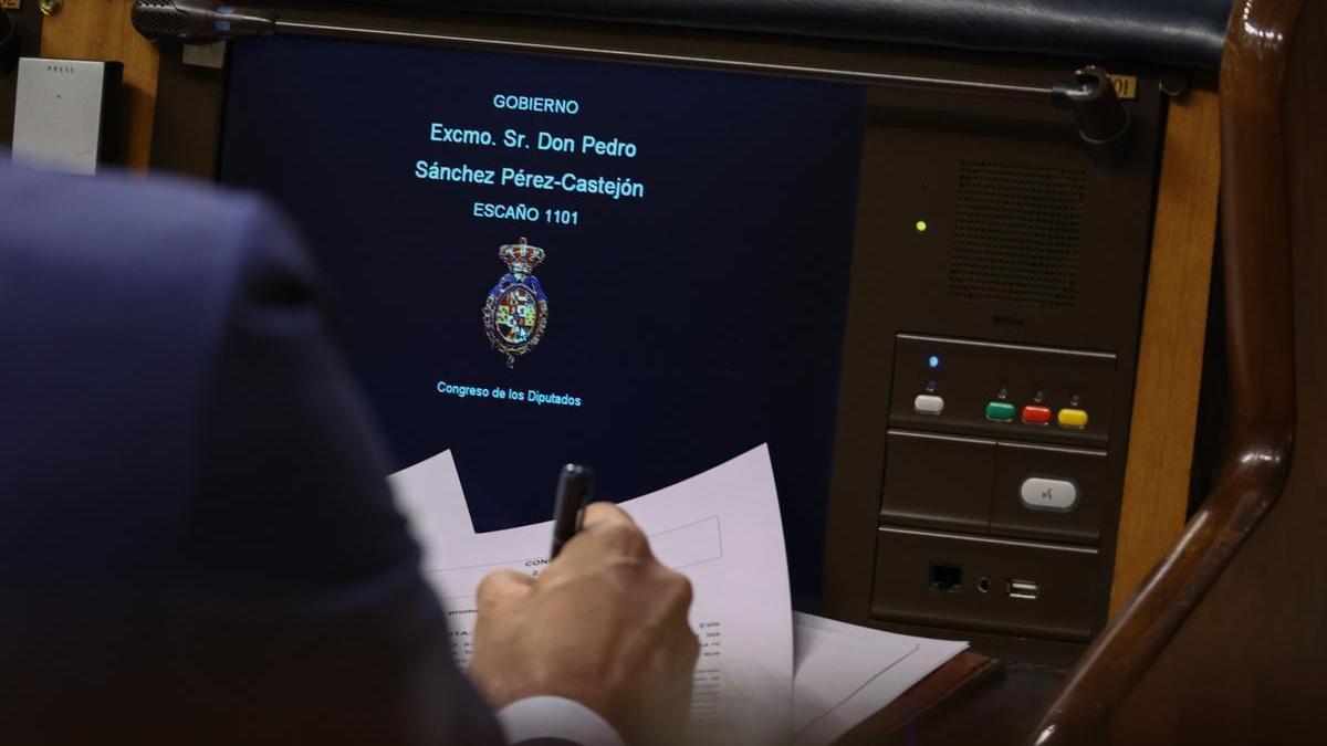 El presidente del Gobierno, Pedro Sánchez, en su escaño, en la sesión de control al Gobierno de este miércoles.