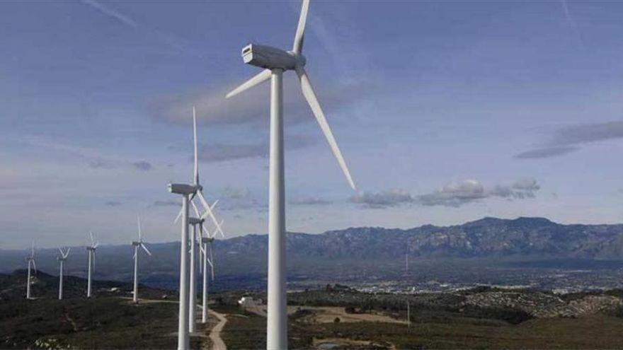 Aerogeneradores del primer parque eólico de Plasencia.