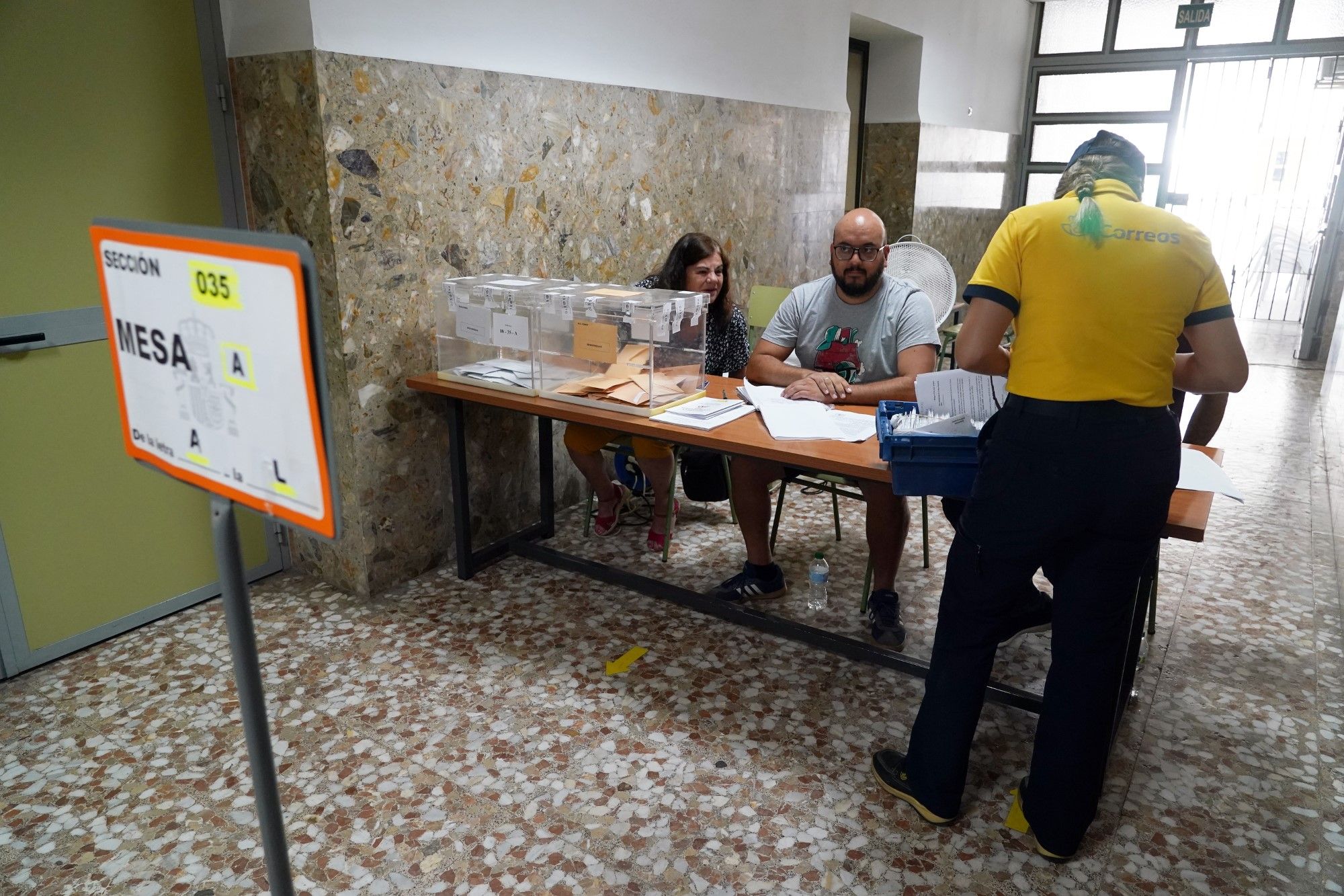 Ambiente en los colegios electorales en la mañana de este 23J en Málaga
