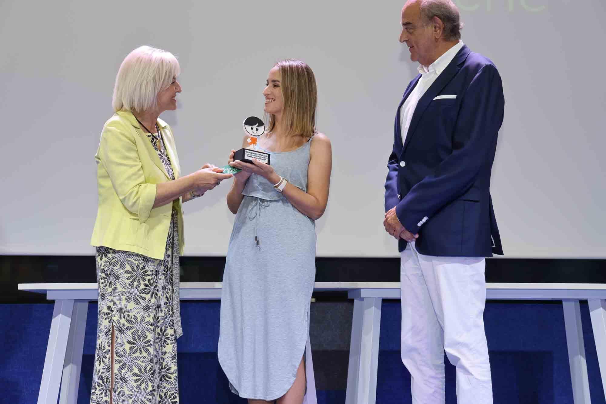 Entrega de premios del concurso infantil de relatos cortos "Cuéntame un cuento para comer" en el Club INFORMACIÓN organizado por COES