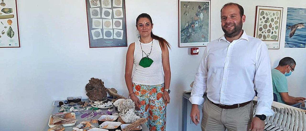 El conseller Mir, junto a su homóloga valenciana, Mireia Moyà, ayer en Palma. | J.F.M.