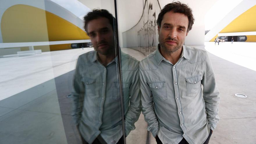 El actor madrileño Daniel Guzmán, nuevo embajador del vino de Cangas
