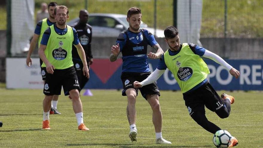 Protagonismo para el balón sobre el césped de Abegondo