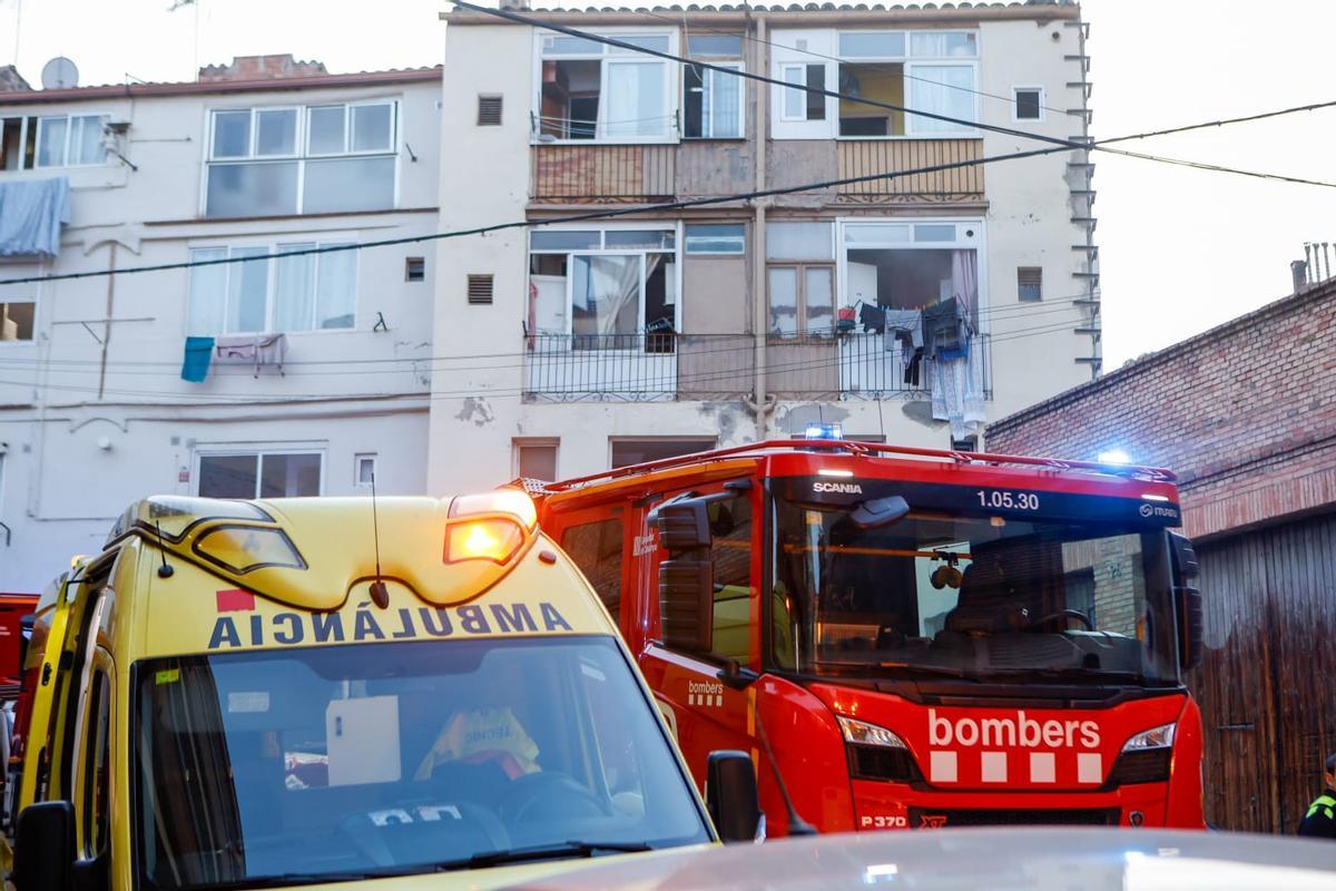 Les imatges de l'incendi al carrer circumval·lació de Manresa