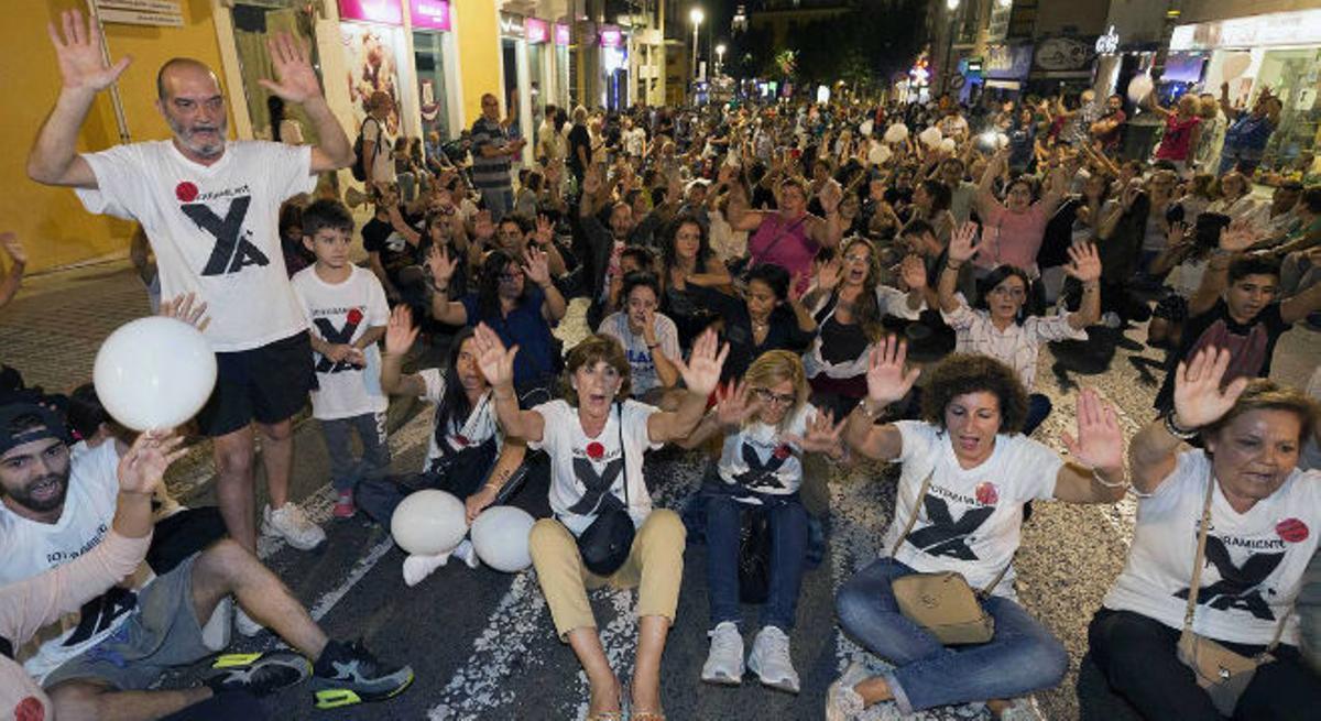 Asseguren que va ser un grup radical el que va protagonitzar els actes vandàlics de dimarts a la matinada a les vies del tren.