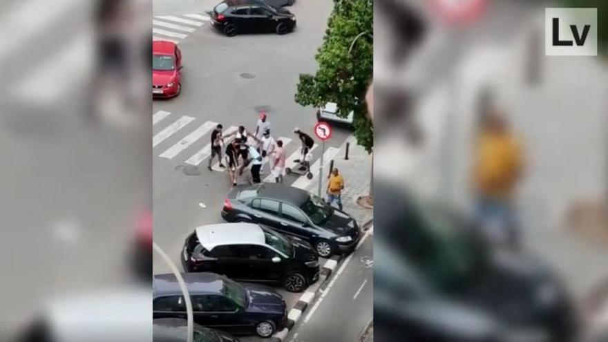 Los vecinos de Marxalenes protestan por la constantes peleas en el barrio