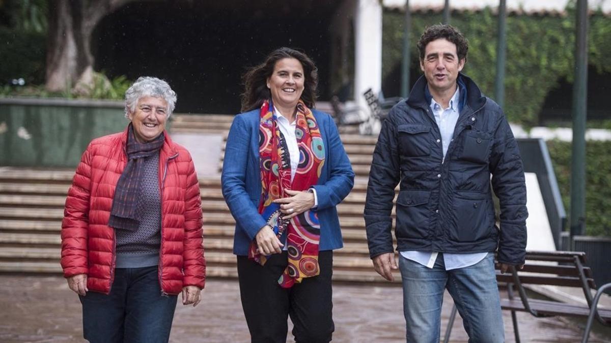 Conchita Martínez, entre la exjugadora Carmen Perea y el vicepresidente de la Federación, Tomàs Carbonell.