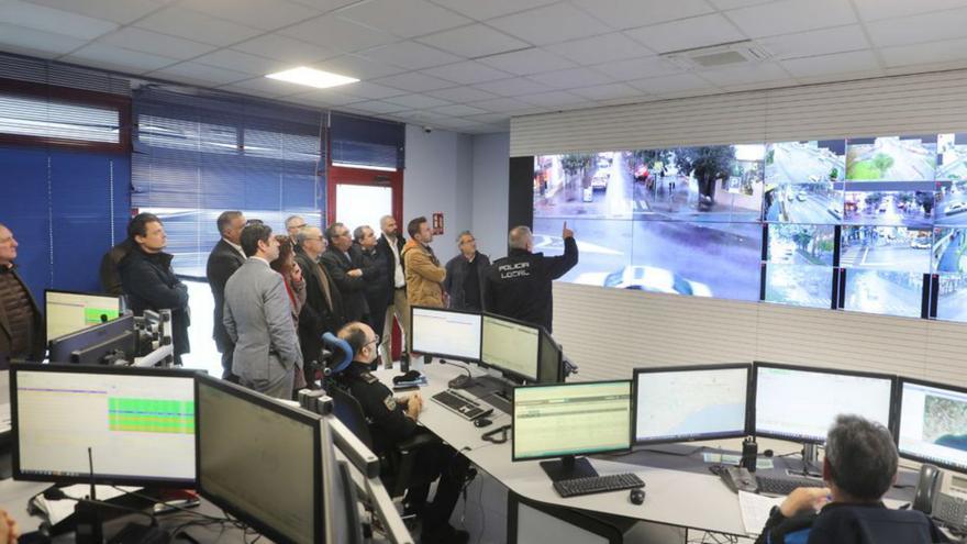 Agentes de Portugal, en su visita a la Jefatura de Policía. | L.O.