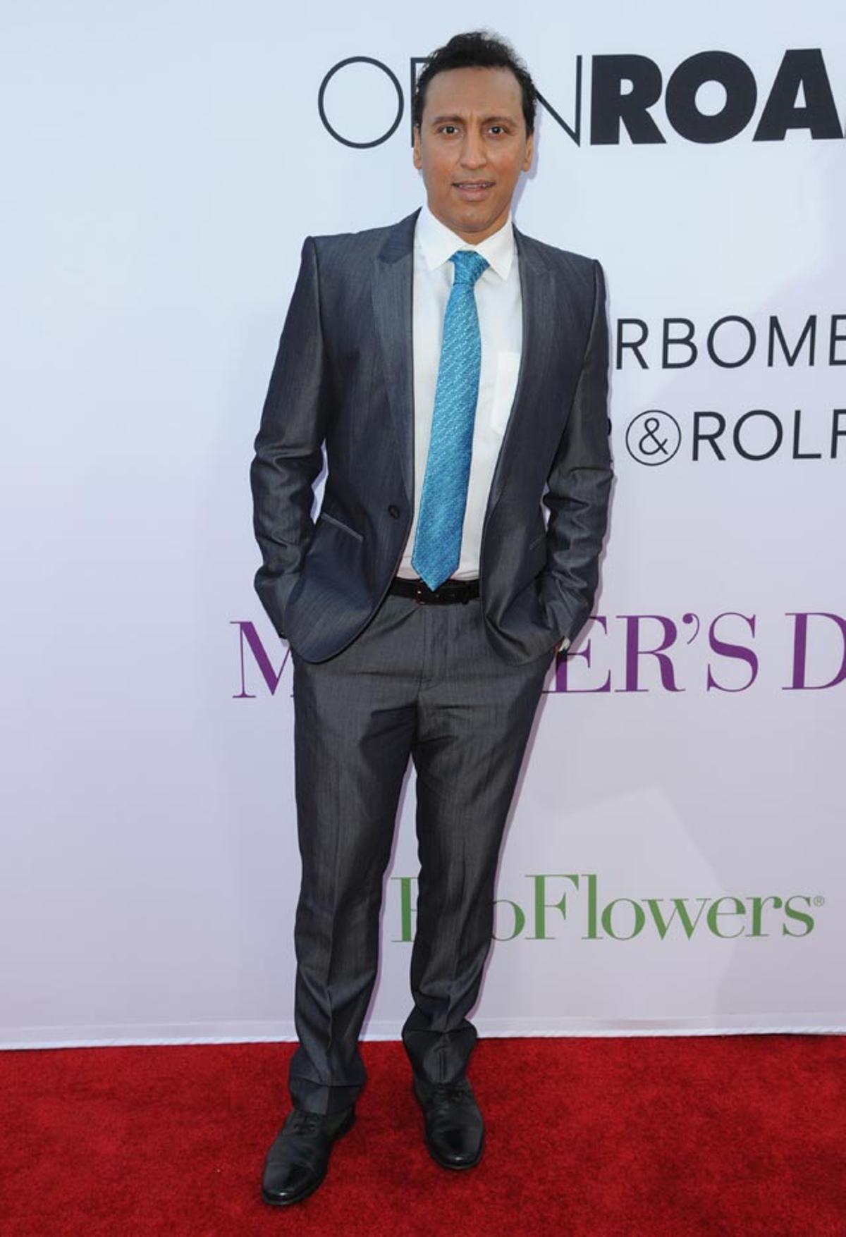 Aasif Mandvi, en la première de Mother's Day en Los Ángeles.