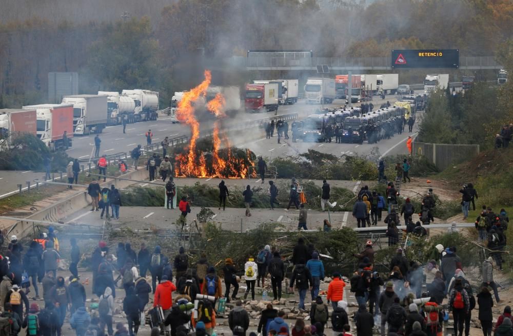 Desallotjament dels manifestants de l'AP-7