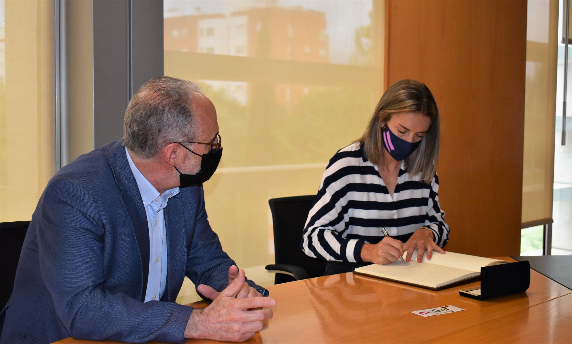 El Ayuntamiento de Mollet recibe a la molletense Alexia Putellas, ganadora del triplete con el Barça.