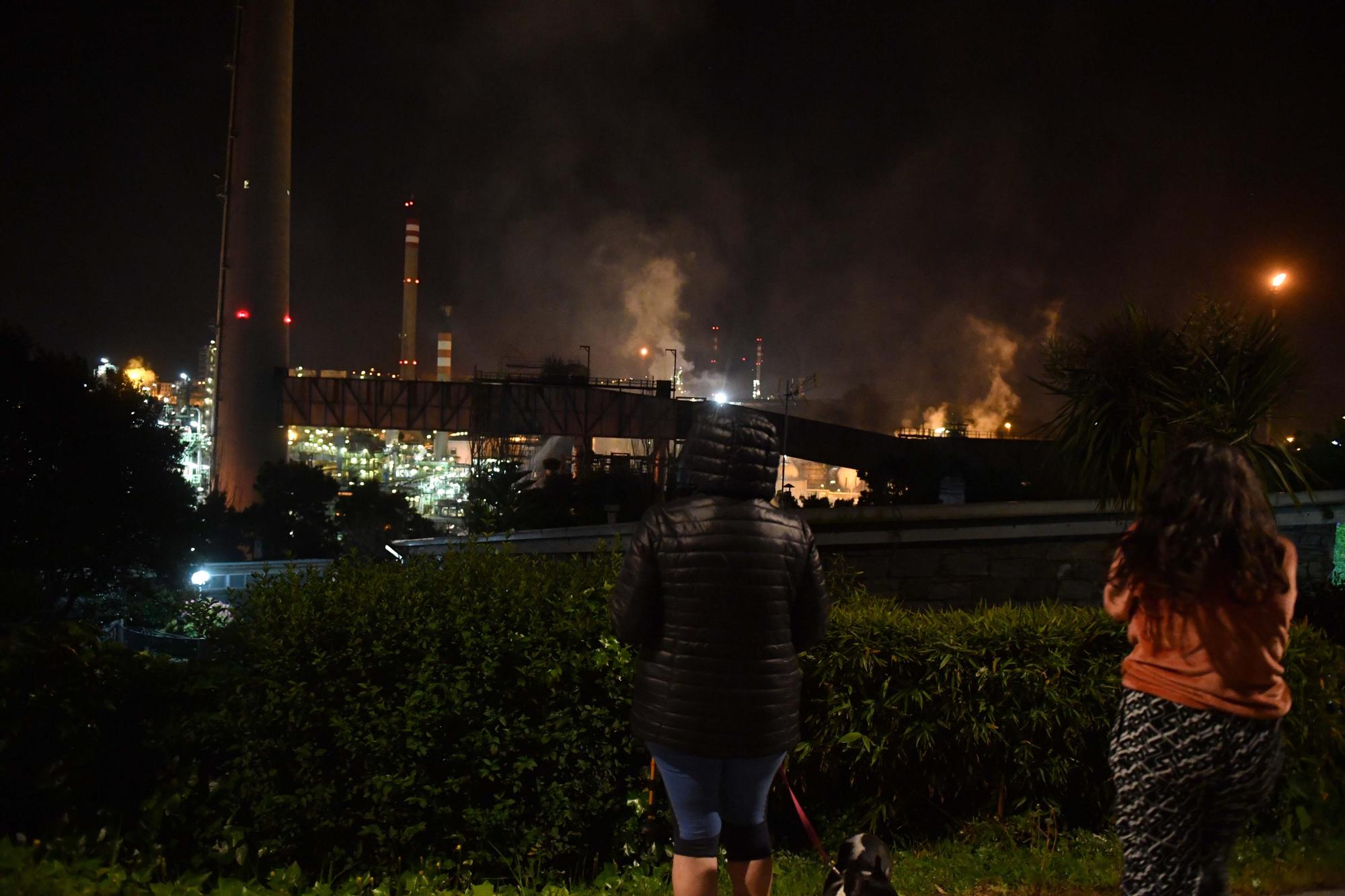 Fuego en la refinería de A Coruña