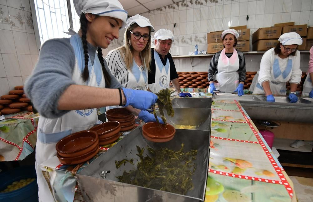 Fiestas gastronómicas en Pontevedra: Mourente se congrega alrededor de una taza de su caldo