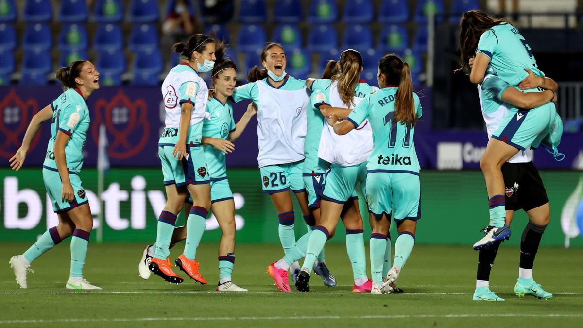 Las jugadoras del Levante celebran la clasificación para la final de la Copa de la Reina
