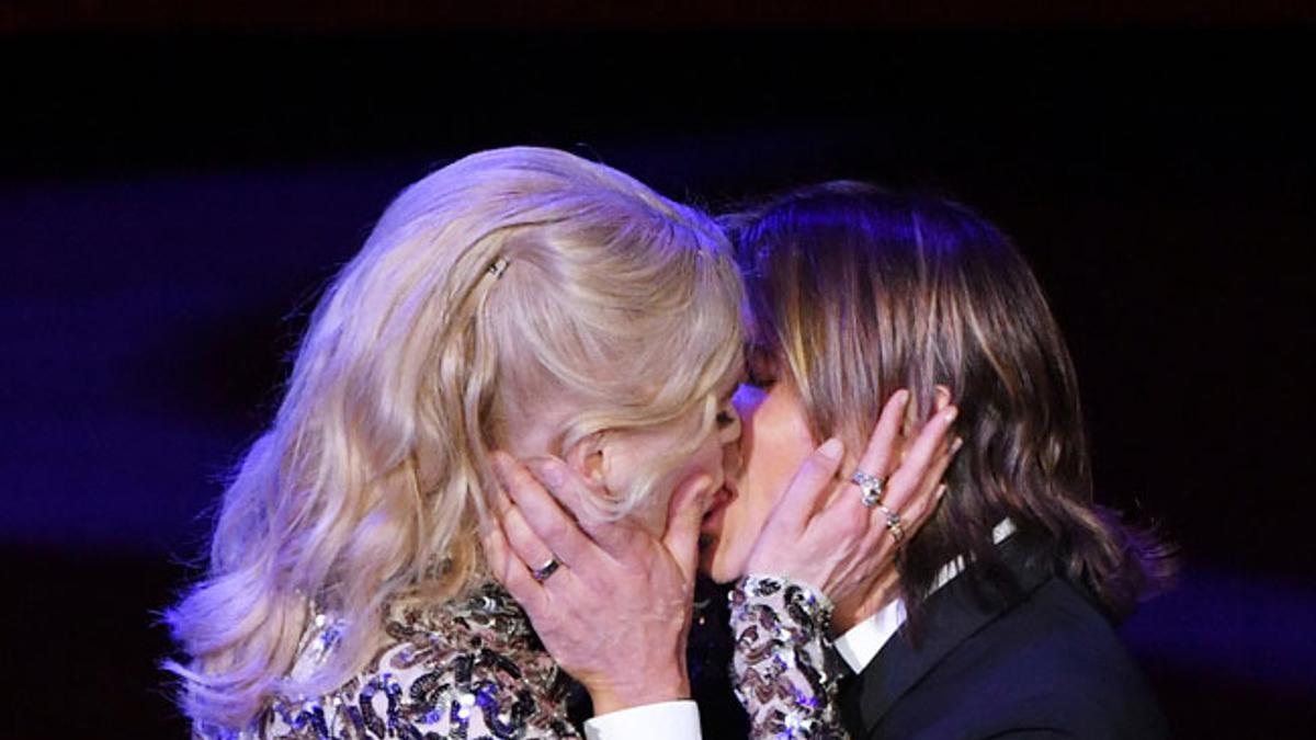 El beso de Nicole Kidman y Keith Urban en la gala Arts American Songbook