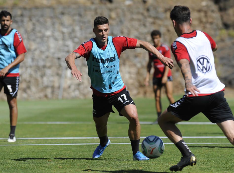 Entrenamiento del Tenerife a falta de 3 fichajes