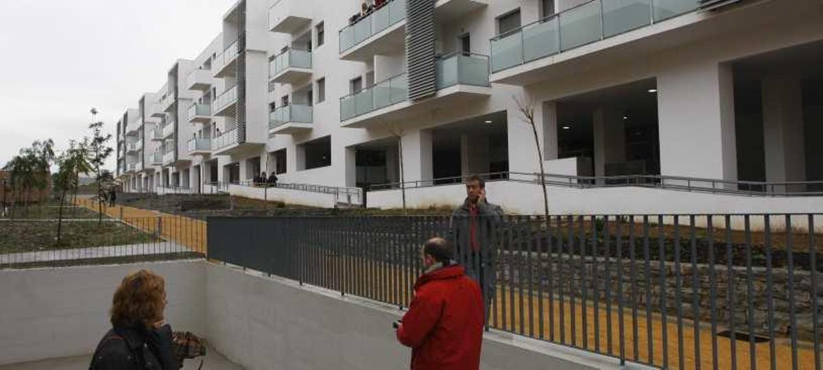 El Consistorio comprará 11 pisos para familias en riesgo