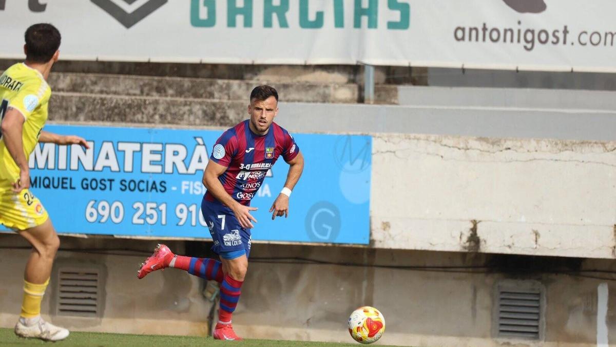 Nofre Riera, en una de sus internadas este mediodía ante la SD Ibiza