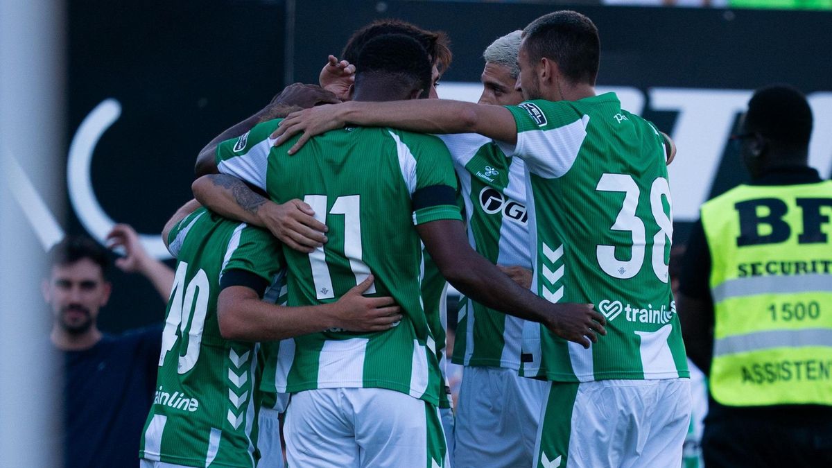 Festejo de los jugadores béticos.