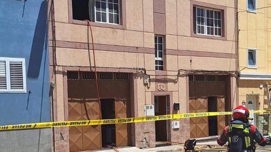 Evacuado al hospital un hombre de 91 años tras incendiarse su casa en El Burrero