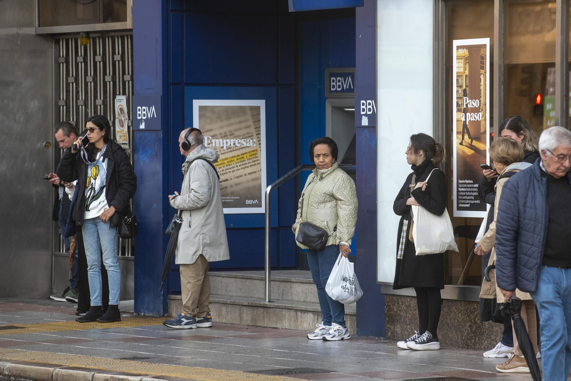 Huelga de transportes en A Coruña: retrasos y colas en las paradas