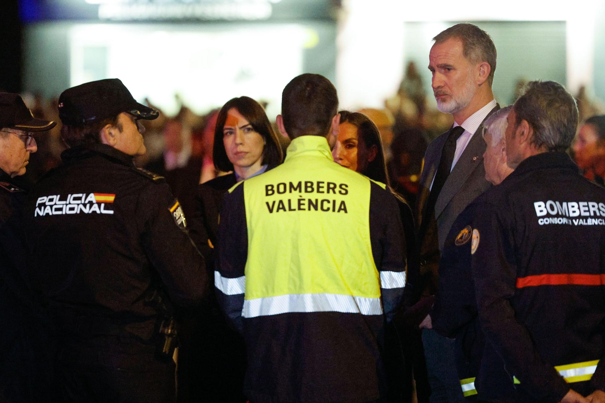 Los Reyes se reúnen con afectados por el incendio de Valencia