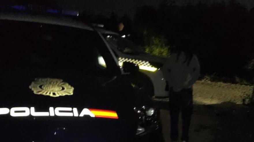 Un coche policial, en el lugar de los hechos