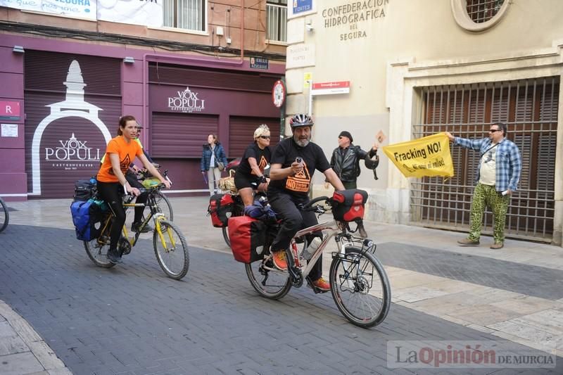 Protesta en bicicleta contra el fracking