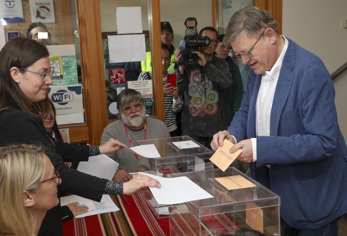 MORELLA (CASTELLÓN), 28/05/2023.-El presidente de la Generalitat valenciana, Ximo Puig, ha ejercido su derecho al voto en Morella (Castellón).