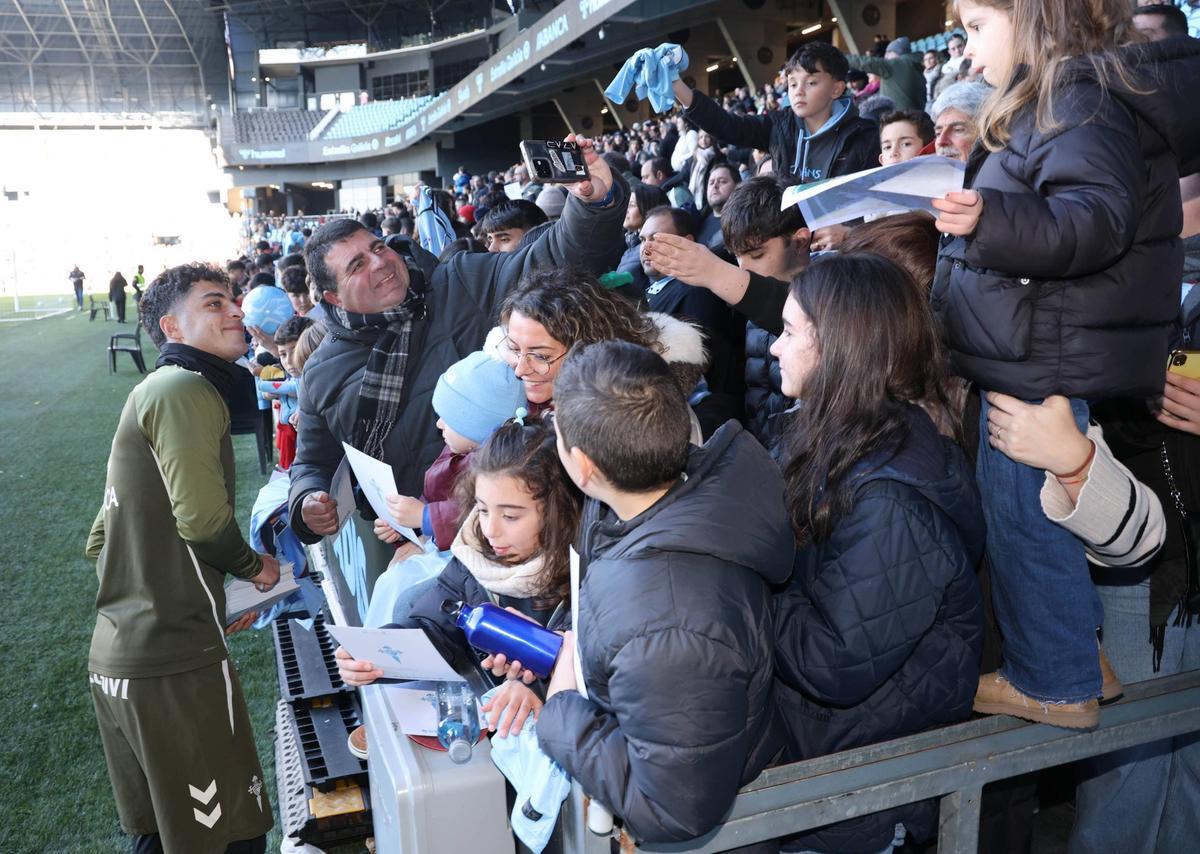 Un regalo de los 'Reyes celestes': fiesta en el entreno a puertas abiertas en Balaídos